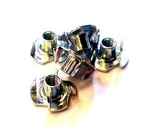 inslagmoeren m5 x 8 mm    (6.1x17.0)